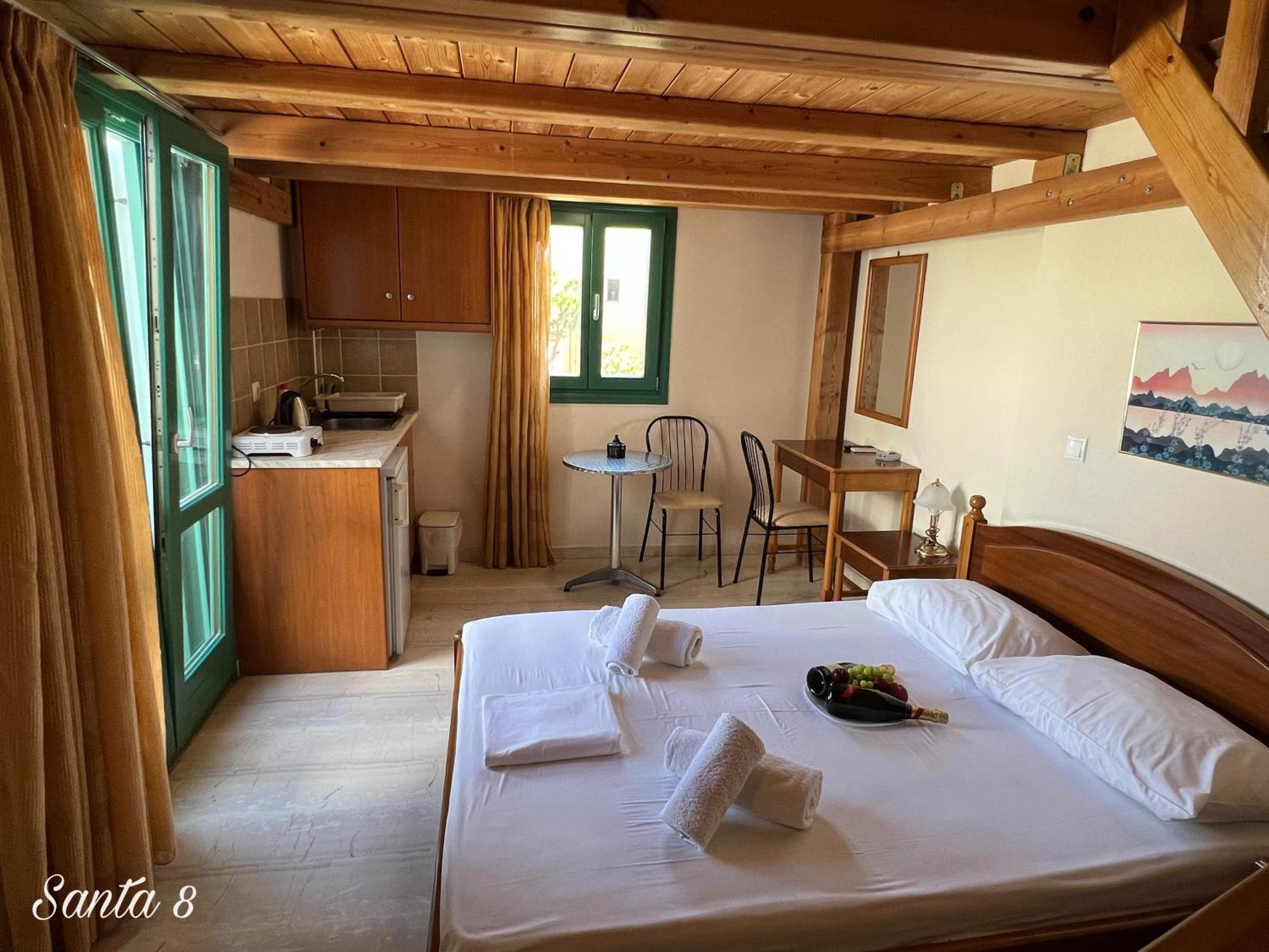 Santa Magia Hotel Kamári Екстериор снимка